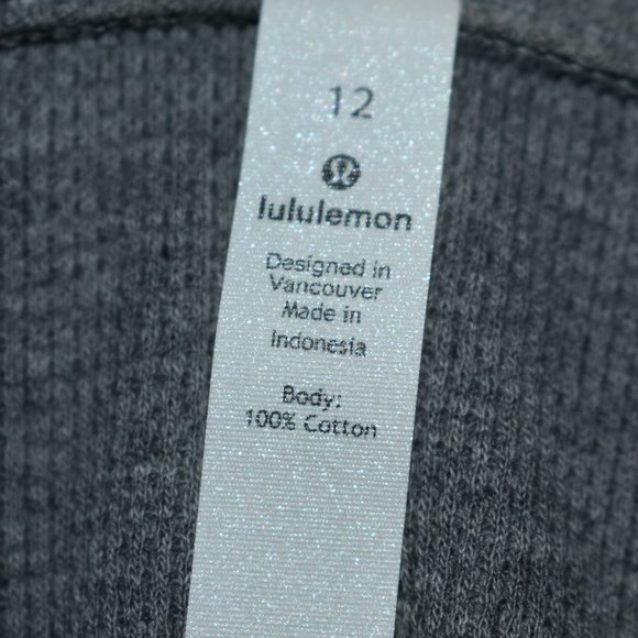 Lululemon Gray Waffle Weave Short Sleeve Tee size 12 EUC - Picture 3 of 4